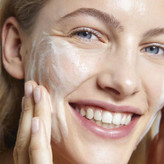ژل شوینده صورت و تمیز کننده و آبرسان با آلوورا و عصاره آناناس لاونیچر اوریفلیم