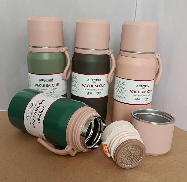 فلاسک کوچک مناسب سیسمونی نوزاد با حفظ دمای بالا