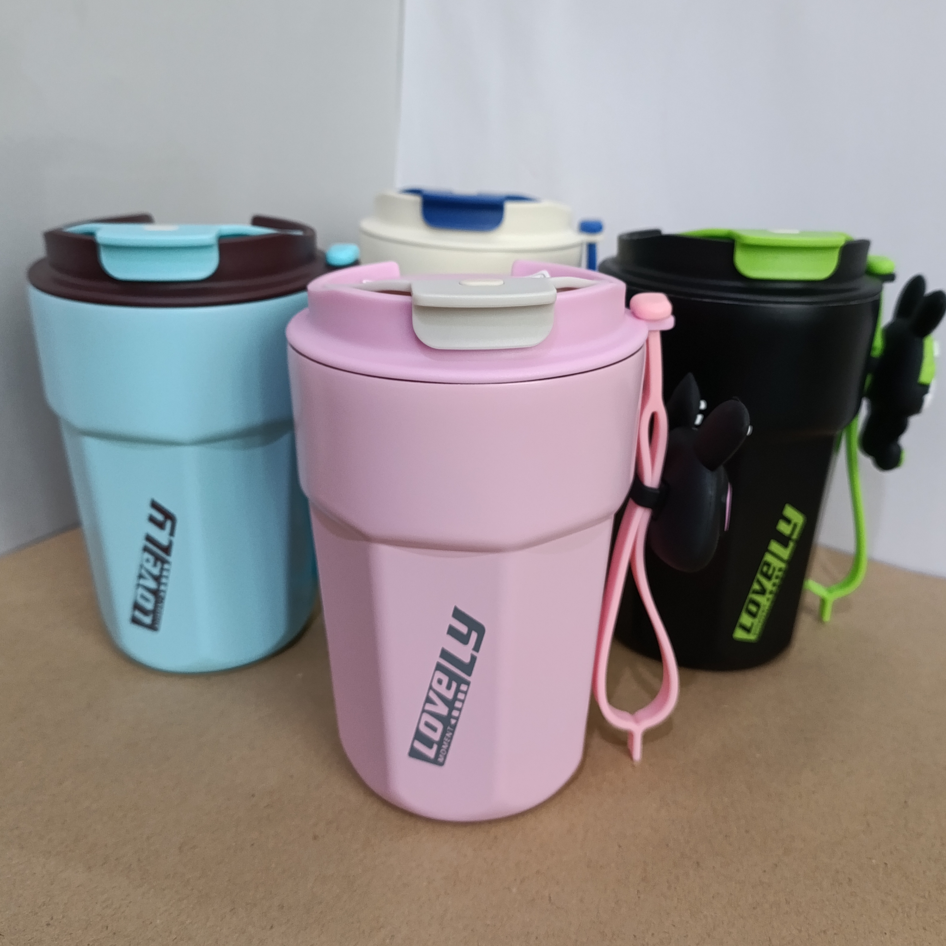 تراول ماگ استیل ۴۲۰ میل مدل YIMI با بند سیلیکونی عروسک دار