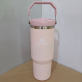 تامبلر استنلی مدل IceFlow Flip Straw ظرفیت ۸۸۷ میل با لوگوی حکشده روی بدنه