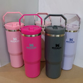 تامبلر استنلی مدل IceFlow Flip Straw ظرفیت ۸۸۷ میل با لوگوی حکشده روی بدنه