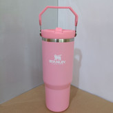 تامبلر استنلی مدل IceFlow Flip Straw ظرفیت ۸۸۷ میل با لوگوی حکشده روی بدنه
