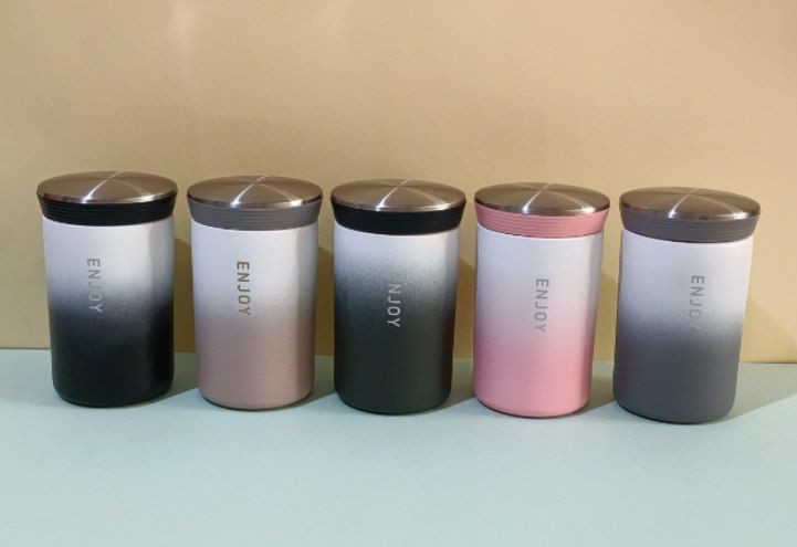 ماگ اینجوی ۲۴۰ میل دورنگ با صافی استیل و درب پیچی ضدنشتی