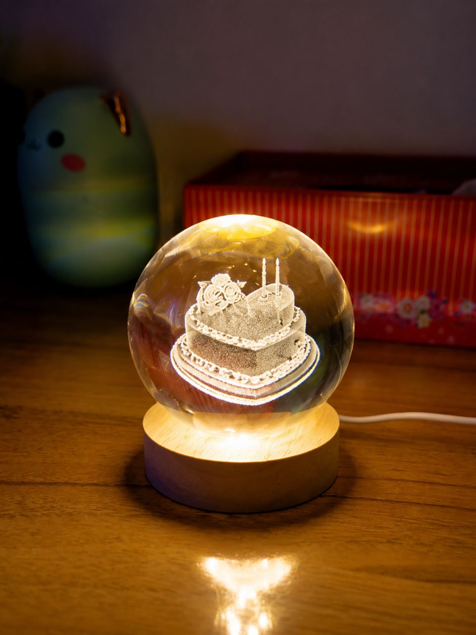 چراغ خواب گوی کریستالی سه‌بعدی با پایه چوبی و نور LED (USB) - None - دکوراسیون و اکسسوری
